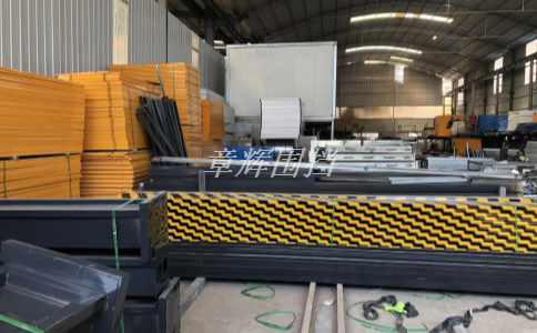 如何利用防風帶和地釘等設備和材料,增強簡易圍擋的抗風和穩定性,使其符合相關標準和規定要求?(利用防風帶與地釘實現簡易圍擋抗風穩定標準化) 如何利用防風帶和地釘等設備和材料,增強簡易圍擋的抗風和穩定性,使其符合相關標準和規定要求?(利用防風帶與地釘實現簡易圍擋抗風穩定標準化)