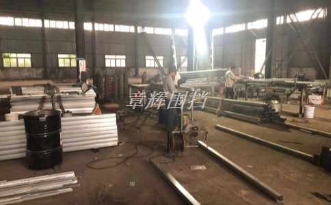 如何利用防風帶和地釘等設備和材料,增強簡易圍擋的抗風和穩定性,使其符合相關標準和規定要求?(利用防風帶與地釘實現簡易圍擋抗風穩定標準化) 如何利用防風帶和地釘等設備和材料,增強簡易圍擋的抗風和穩定性,使其符合相關標準和規定要求?(利用防風帶與地釘實現簡易圍擋抗風穩定標準化)