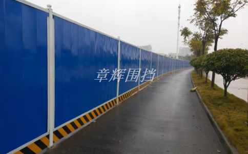 簡易圍擋在公共場所中的使用是否需要遵循特定要求？（公共場所中簡易圍擋的使用規定與標準）