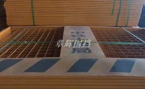 簡易圍擋在不同使用場所應滿足哪些安全標準和規定？（不同使用場所中簡易圍擋應滿足的安全標準與規定）