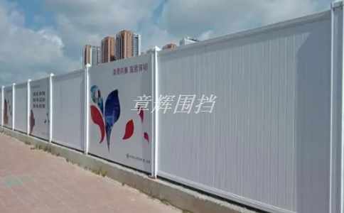 簡易圍擋在水利工程和河道整治中的顏色應(yīng)該如何選定？（水利工程中簡易圍擋的色彩設(shè)計要求分析）