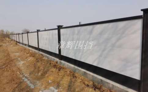 簡易圍擋在冬季的使用效果是否會(huì)受到影響？（冬季中簡易圍擋的保溫特點(diǎn)分析）